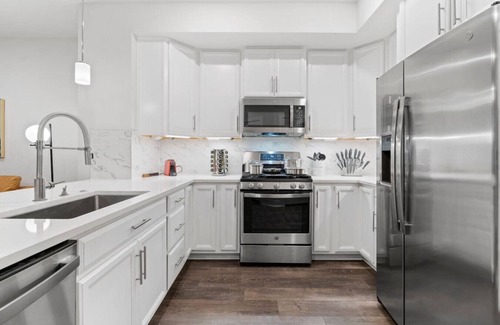 Herndon Casa | Upscale+Private Home 3 BEDR+3 BTH, Kitchen, Garage