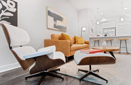 Herndon Casa | Upscale+Private Home 3 BEDR+3 BTH, Kitchen, Garage
