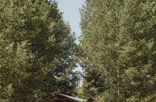 Silver Lake Cabina | Upscale rustic cabin in Silver Lake, Oregon's outback