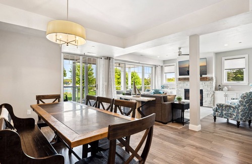 Sister Bay Condominio | Upscale Water View Condo in Downtown Sister Bay! Walk to everything!