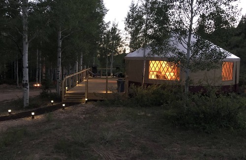 Duck Creek Village Cabina | Upscale Yurt on a Private Ranch