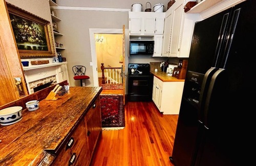 Latta Apartamento | Upstairs Apartment on Main Street