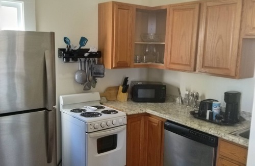 Faubourg Lafayette Apartamento | Upstairs at Eric's. 3 room 1 bath.