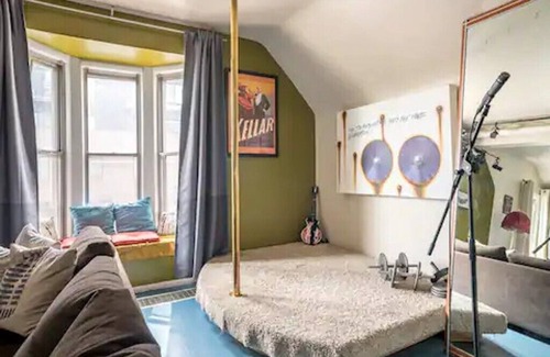 West Highland Apartamento | Upstairs @ Eric's - HipFunPad & Super Neighborhood