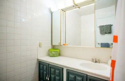 West Highland Apartamento | Upstairs @ Eric's - HipFunPad & Super Neighborhood