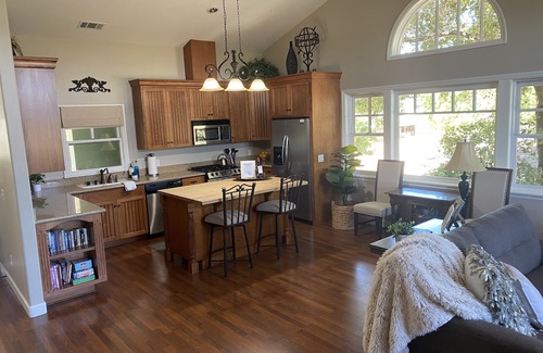 Paso Robles Apartamento | PISO EN VINE - ¡Quédese a pasos del centro!