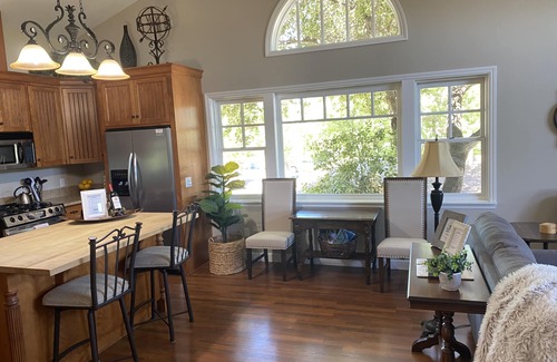 Paso Robles Apartamento | PISO EN VINE - ¡Quédese a pasos del centro!