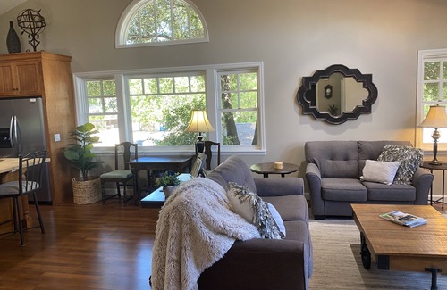 Paso Robles Apartamento | PISO EN VINE - ¡Quédese a pasos del centro!