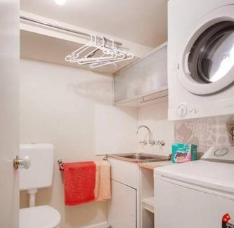 Flemington Apartamento | Upstairs Studio Apartment with street access