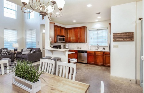 Govalle Apartamento | Upstay - 2-home Complex in Govalle for 18ppl