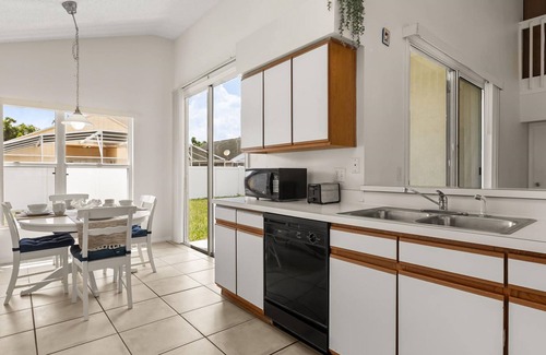 Chatham Park Casa | Upstay 3BR Family-friendly Stylish Retreat w Patio