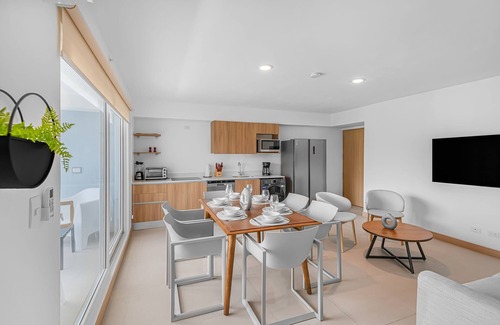 Barrio Santa Lucía Apartamento | Upstay - Brand New Condo w Pool - 5 Mins to Beach