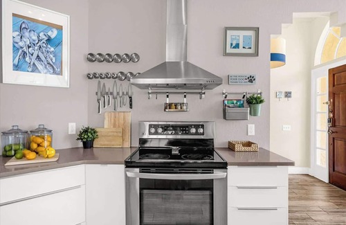 Ventura Casa | Upstay - Home w Garden, BBQ and Games at Golf Club