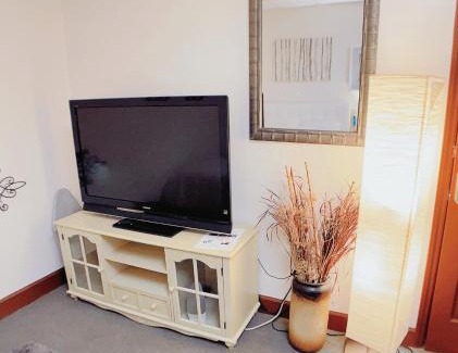 Charlotte Apartamento | Uptown area, Cozy king Suite, quiet and private, free parking, walk to restaurants