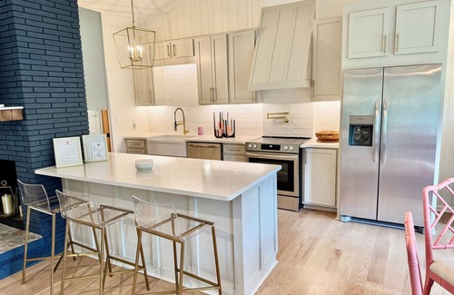 LaGrange Casa | UPTOWN GIRL: FALL IN LOVE! Designer Decorated, New Renovations, Perfect Location