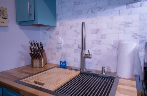 Lyn-Lake Apartamento | Uptown Retreat - Close to the Lake