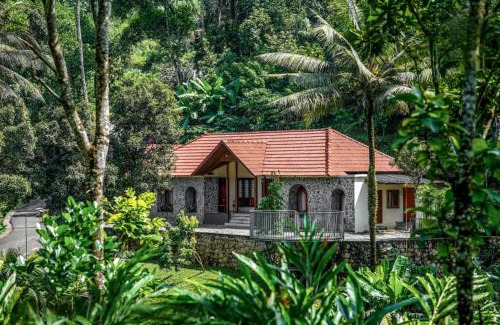 Udumbanchola Casa | Urava Farmstay- Private waterfall, near Vagamon, Thekaddy, Munnar