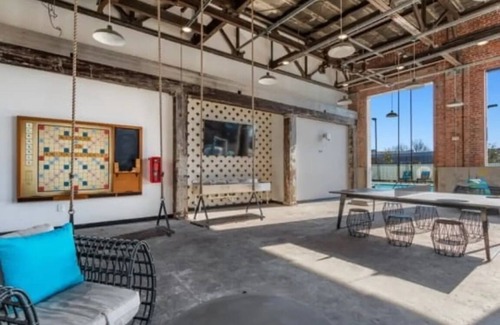Castleberry Hill Apartamento | Urban chic 1-bedroom with private balcony, WiFi in vibrant Atlanta