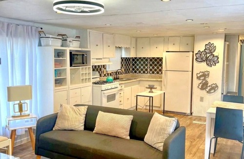 Edmond Casa | Urban Chic Trailer