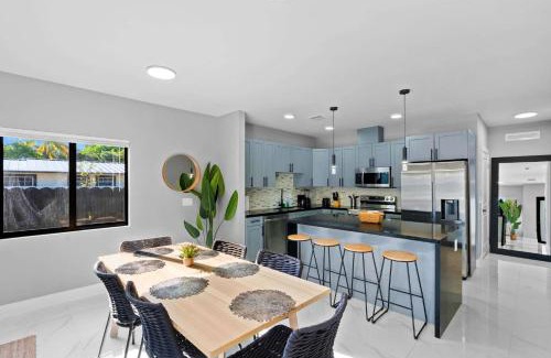 Liberty City Apartamento | Urban Comfort - 20min to Beach & Airport