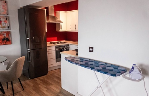 St. Thomas Apartamento | Urban Comfort: Stylish 2-Bed Apartment