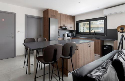 City Centre Apartamento | Urban Condo 33 with Balcony - 2 Bdr