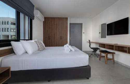 City Centre Apartamento | Urban Condo 33 with Balcony - 2 Bdr