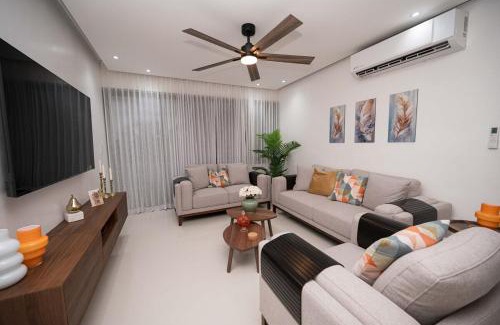 Punal Apartamento | Urban Elegance, Family Comfort, 10 min Airport
