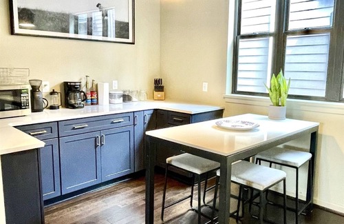 Green Lake Casa | Urban Green Lake Gem – Modern 2BR Retreat | Block to Lake + Easy FIFA Access