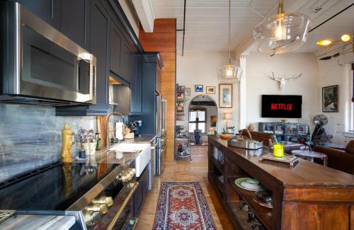 Old City Apartamento | Urban Haven Loft Near Market Square