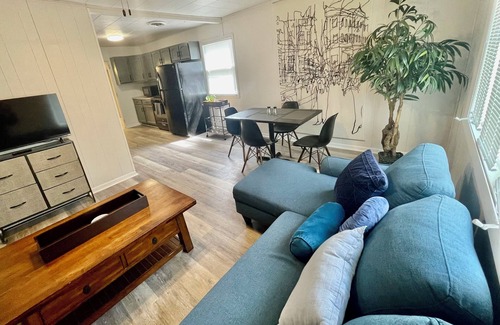 Hammond Casa | Urban Home near 80/94
