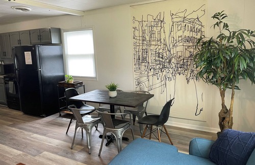 Hammond Casa | Urban Home near 80/94