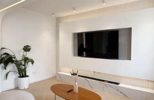 Downtown Shanghai Apartamento | Urban Hub French premium Apart-ment Convenient Luxury 3 Bedroom Shanghai