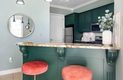 Rogers Casa | Urban Jungle Oasis Near Pinnacle Hills