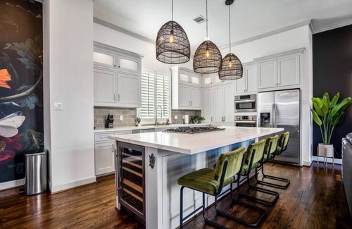 Montrose Casa | Urban Jungle Retreat in the HTX Skyline