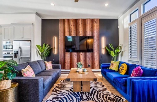 Montrose Casa | Urban Jungle Retreat in the HTX Skyline