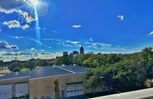 Downtown Des Moines Apartamento | Urban Jungle Retreat (417)