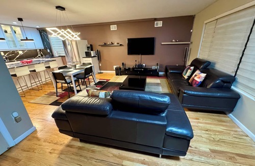 Mariners Harbor Apartamento | Urban Oasis: A Modern 2-Bedroom Apartment in Staten Island with WiFi, AC & More.