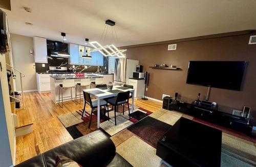 Mariners Harbor Apartamento | Urban Oasis: A Modern 2-Bedroom Apartment in Staten Island with WiFi, AC & More.