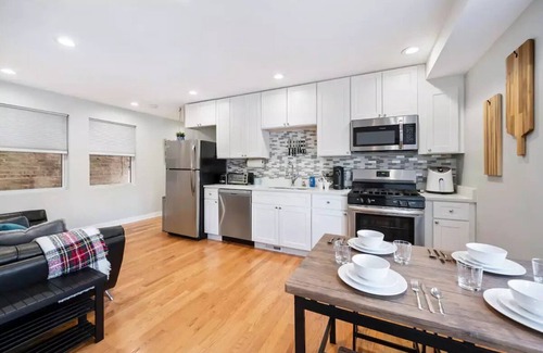 Lower West Side Casa | Urban Oasis in Heart of Chicago