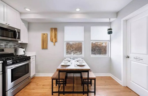 Lower West Side Casa | Urban Oasis in Heart of Chicago