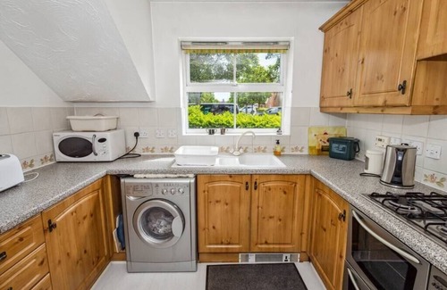 Waltham Abbey Casa | Urban Oasis - Modern 2B/2B Retreat Near Nature