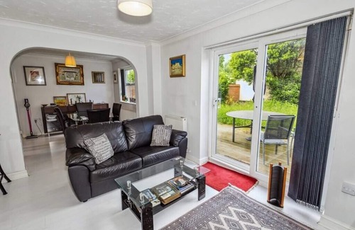 Waltham Abbey Casa | Urban Oasis - Modern 2B/2B Retreat Near Nature