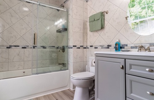 Downtown Casa | Urban Oasis: Newly Renovated Luxury Townhome -2BR Kingbed - 1Mile from Downtown