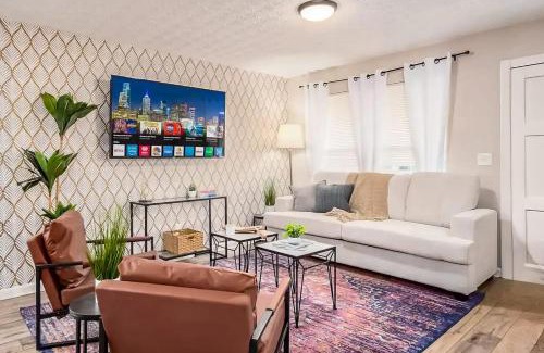 West Columbus Casa | Urban Oasis w Hot Tub Near Downtown & Arena District