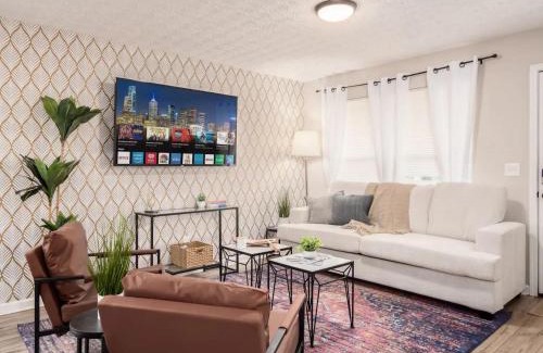 West Columbus Casa | Urban Oasis w Hot Tub Near Downtown & Arena District