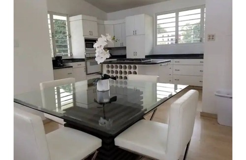 Sabana Llana Sur Casa | Urban Paradise