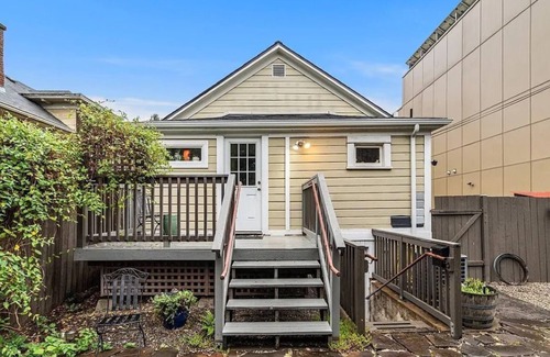 Alberta Arts District Apartamento | Urban Rustic 1-Bedroom Studio in the Alberta Community