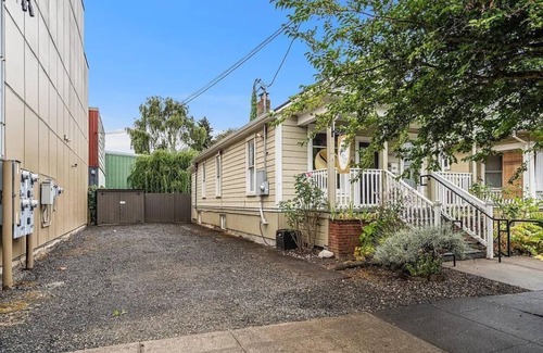 Alberta Arts District Apartamento | Urban Rustic 1-Bedroom Studio in the Alberta Community