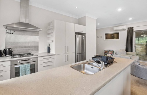 Johnsonville Casa | Urban Sanctuary - Johnsonville Holiday Home